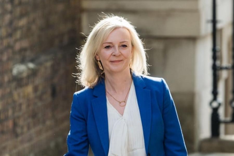 Liz Truss makes deal with Australia